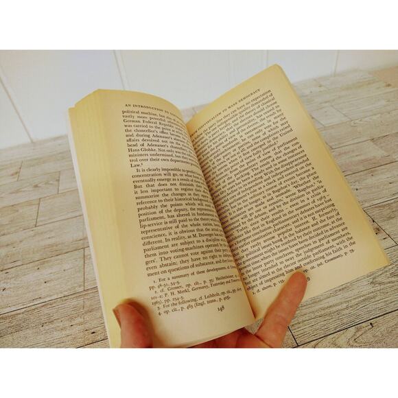 An Introduction to Contemporary History by Geoffrey Barraclough 1968 Paperback - Picture 6 of 11